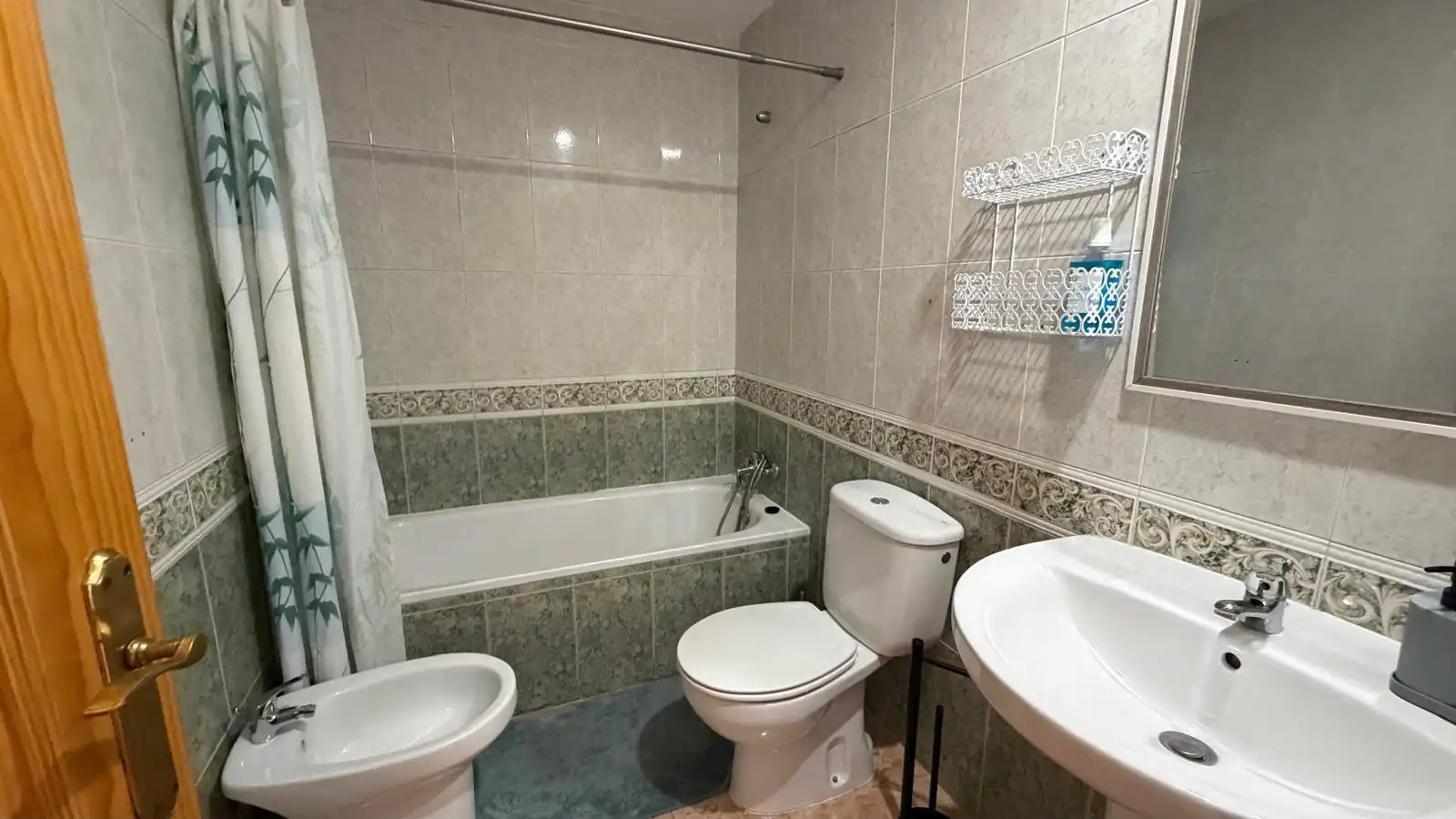 Baño de Piso para compartir en La Almunia de Doña Godina  con Calefacción, Terraza y Amueblado
