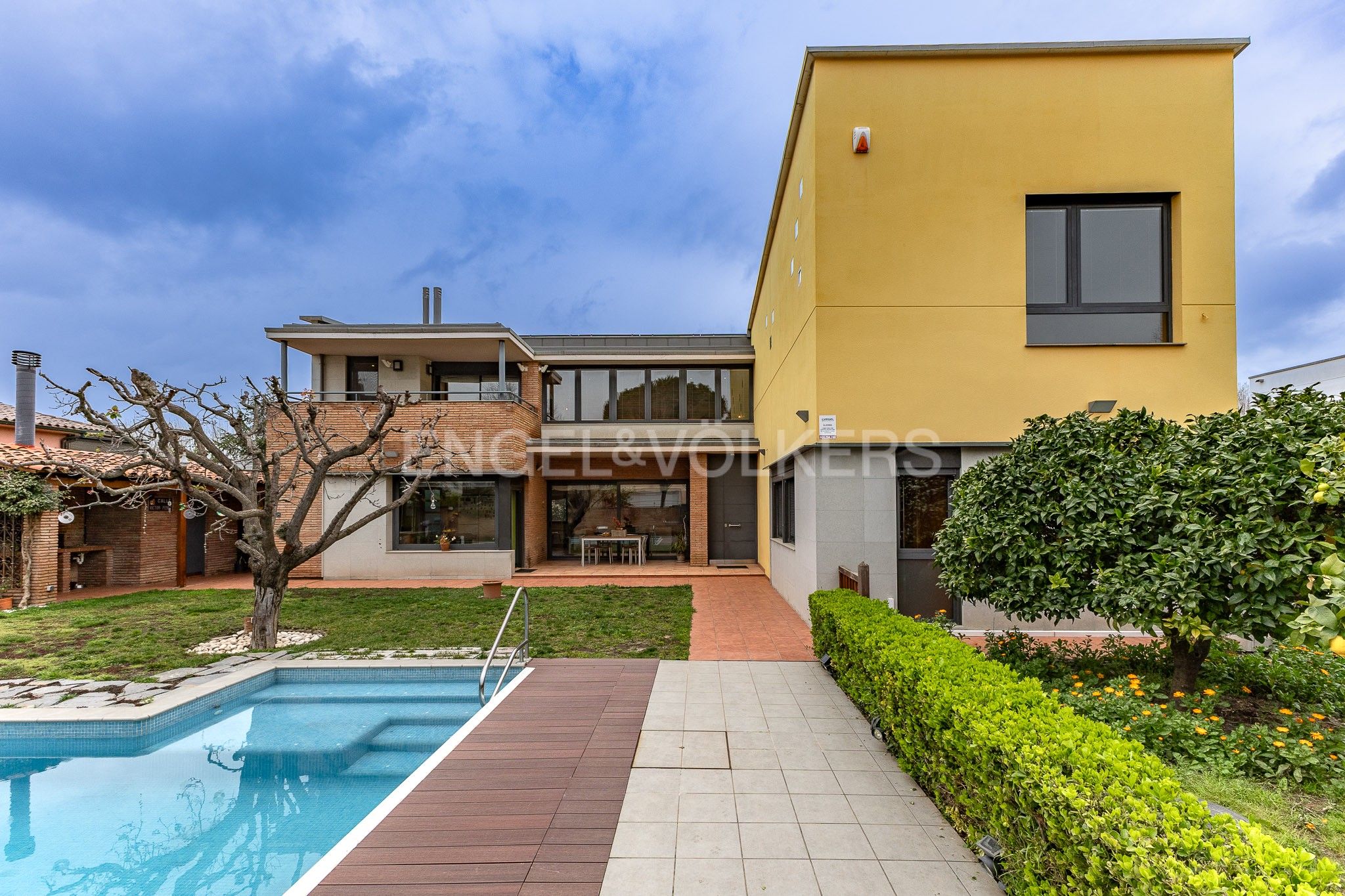 Exterior view of House or chalet for sale in Sant Cugat del Vallès  with Air Conditioner, Heating and Private garden