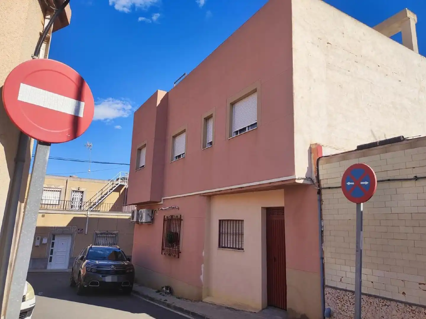 Vista exterior de Casa adosada en venda en Almería