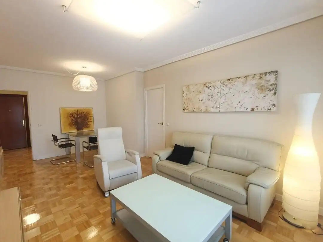 Sala d'estar de Pis de lloguer en  Pamplona / Iruña amb Calefacció i Terrassa