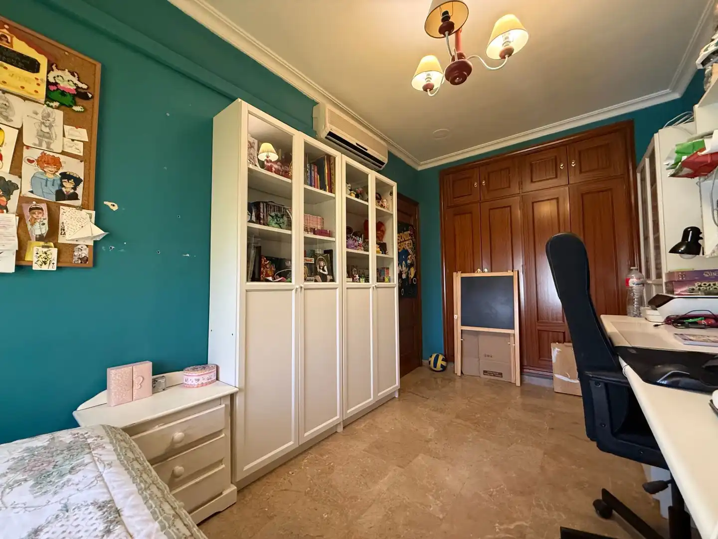 Habitación de Casa adosada en venta en Aljaraque con Aire acondicionado, Terraza y Piscina comunitaria