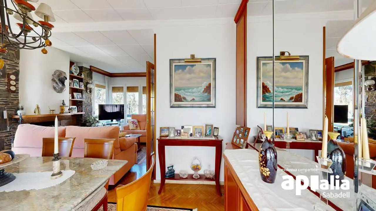 Sala de estar de Casa o chalet en venta en Barberà del Vallès con Calefacción, Jardín privado y Terraza