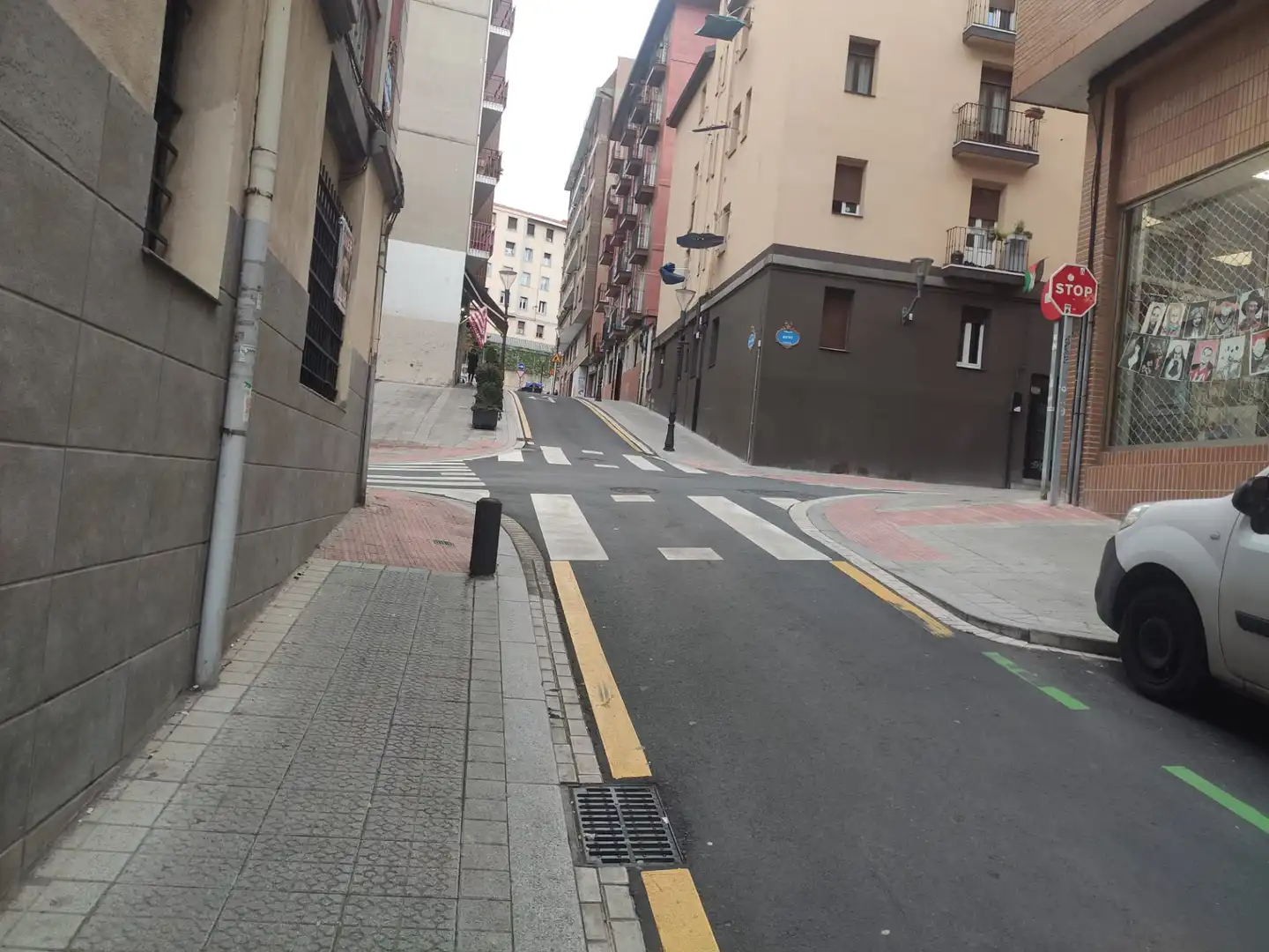 Vista exterior de Local en venda en Bilbao  amb Calefacció i Moblat