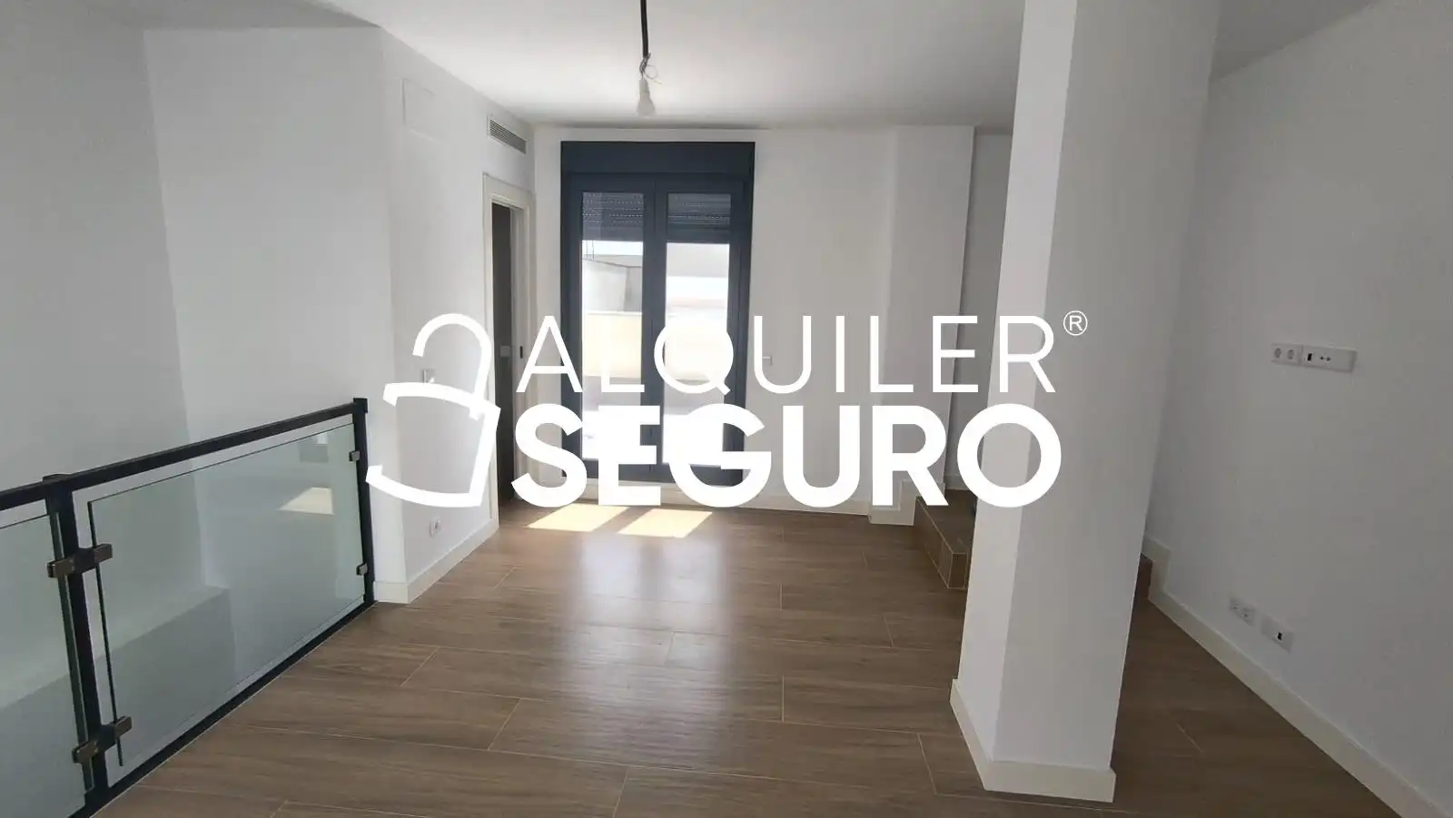 Dormitori de Àtic de lloguer en Sevilla amb Aire condicionat, Calefacció i Piscina