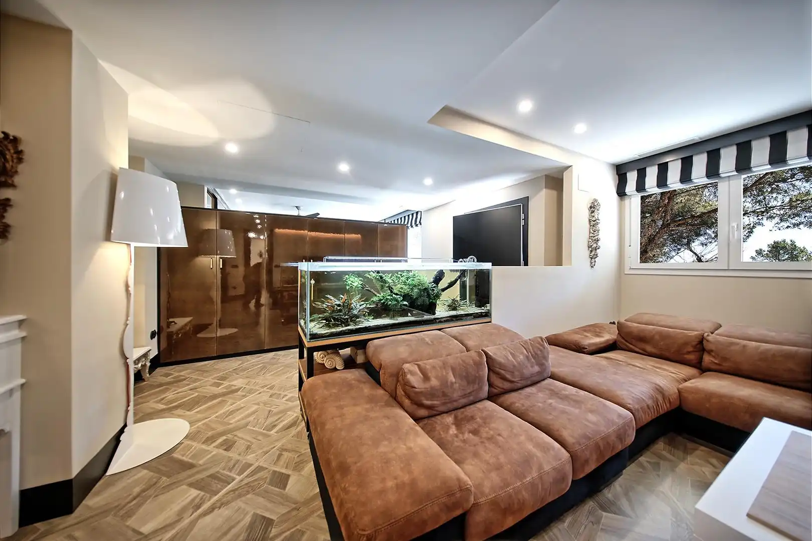 Ground floor for sale in Valencia  with Air Conditioner, Heating and Alarm