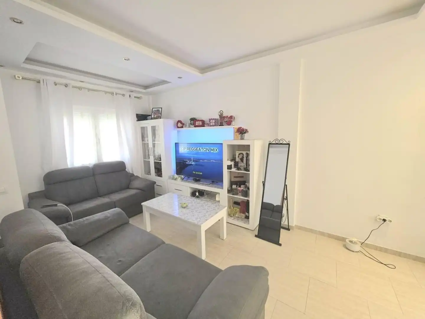 Sala d'estar de Casa adosada en venda en Antas amb Aire condicionat, Terrassa i Piscina