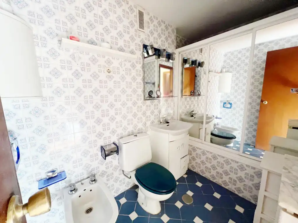 Baño de Piso en venta en Madrid con Calefacción, Parquet y Terraza