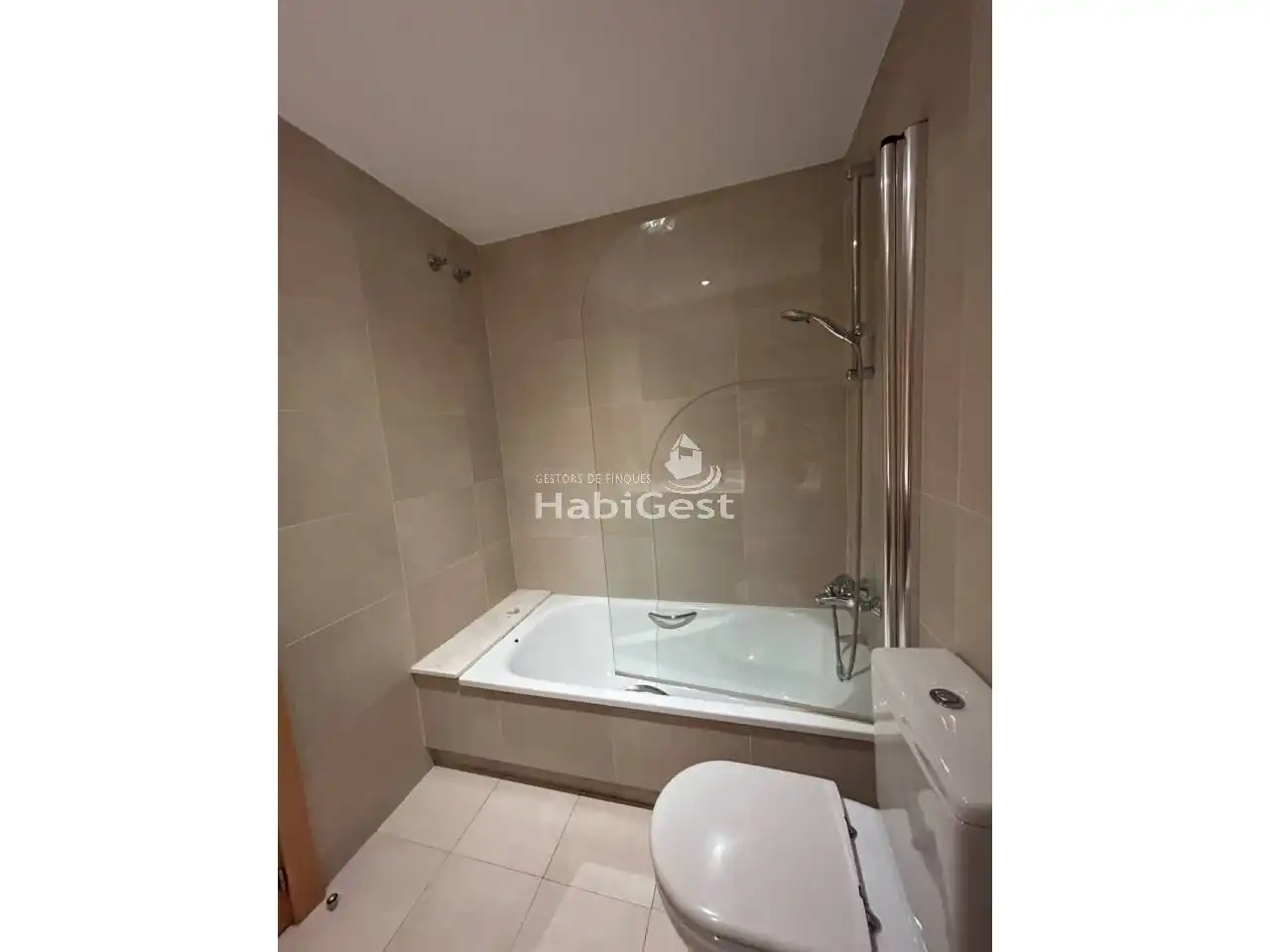 Baño de Piso en venta en Girona con Aire acondicionado, Calefacción y Parquet