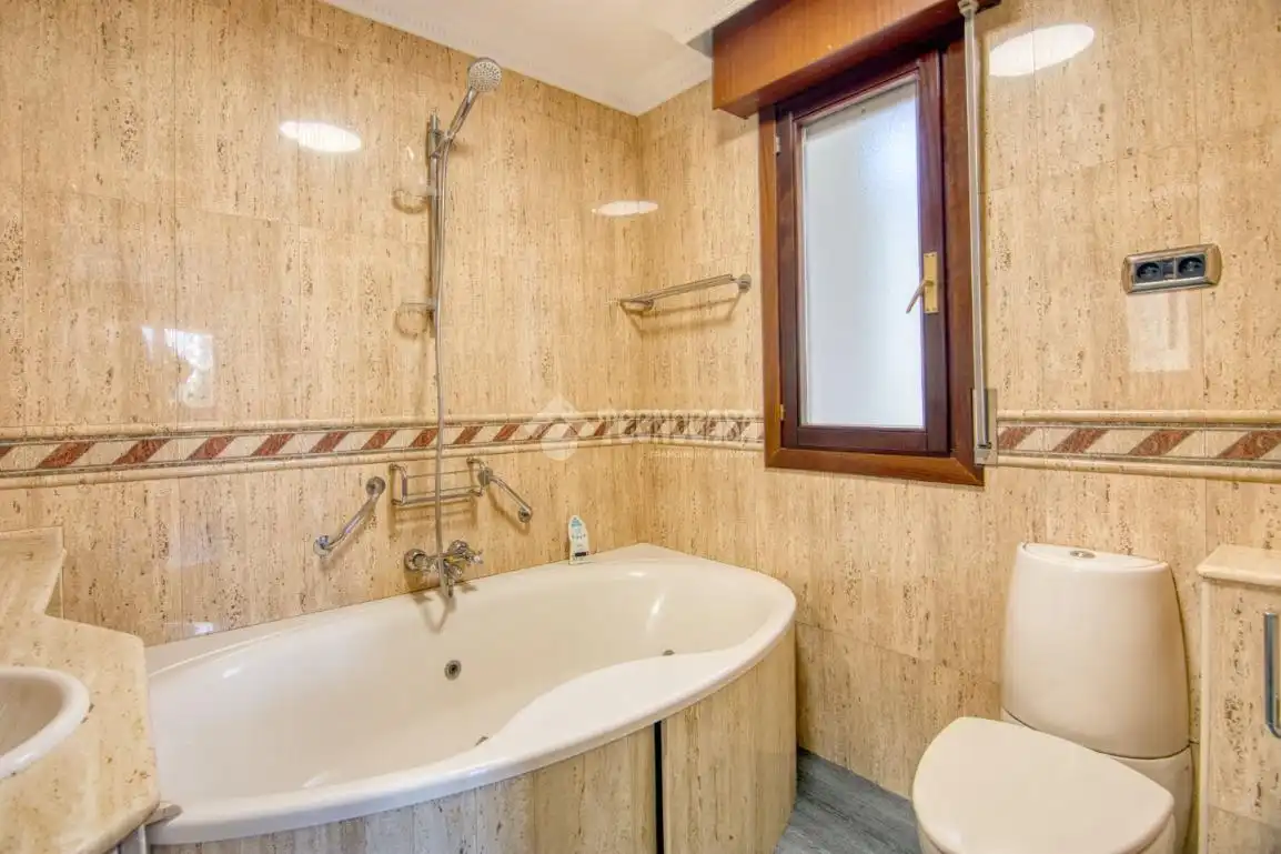 Bathroom of Flat for sale in Santander  with Heating and Balcony