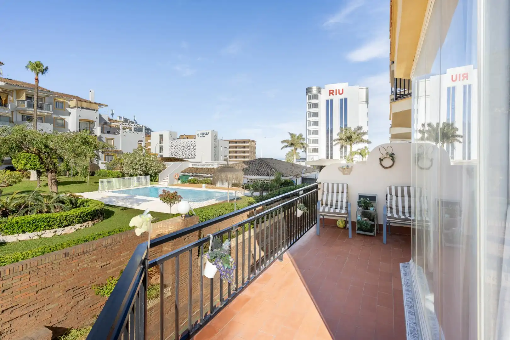 Vista exterior de Piso en venta en Torremolinos con Aire acondicionado, Terraza y Piscina