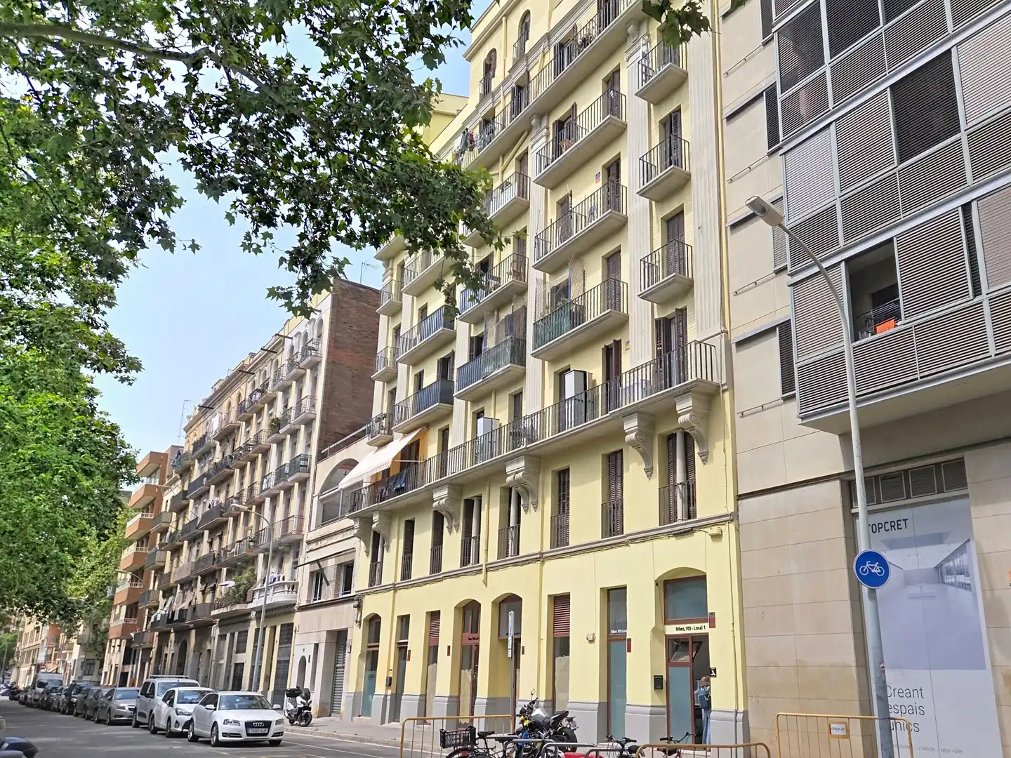 Vista exterior de Local en venta en Barcelona