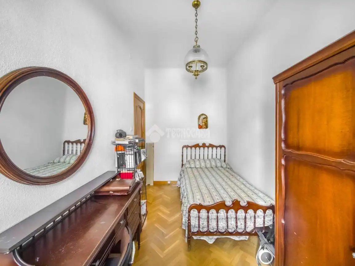 Bedroom of Flat for sale in Madrid  with Air Conditioner, Heating and Parquet flooring
