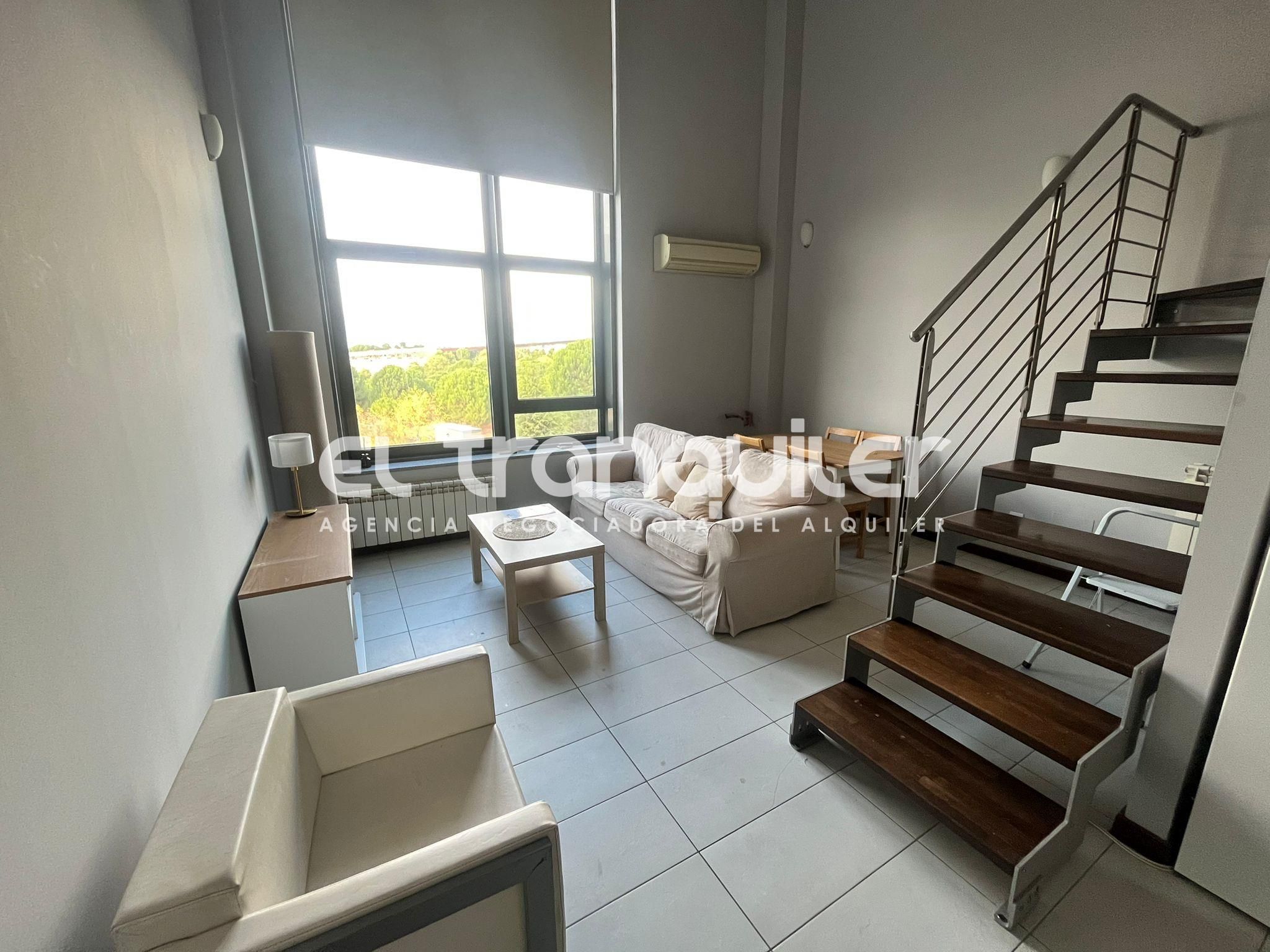 Sala de estar de Dúplex de alquiler en  Madrid Capital con Aire acondicionado, Amueblado y Lavadora