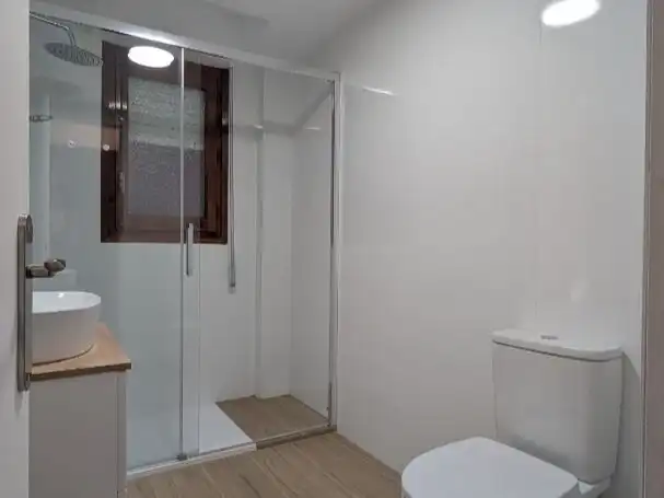 Bany de Pis en venda en Soria Capital  amb Calefacció, Traster i Forn
