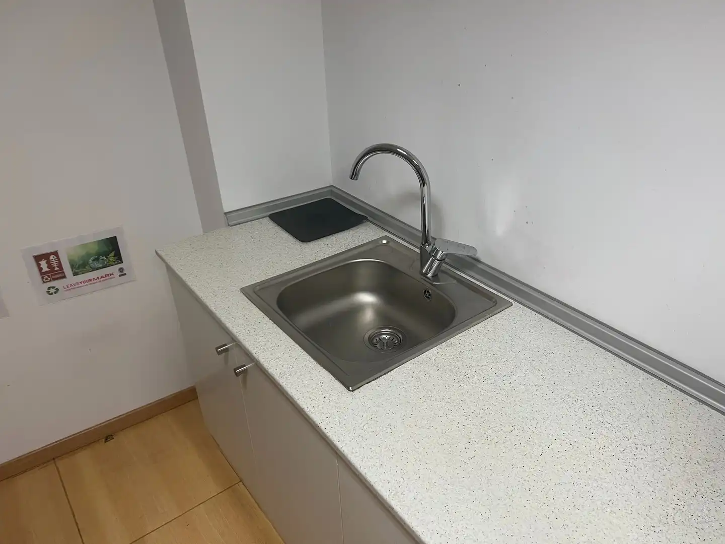 Cocina de Oficina de alquiler en A Coruña Capital  con Aire acondicionado, Calefacción y Amueblado