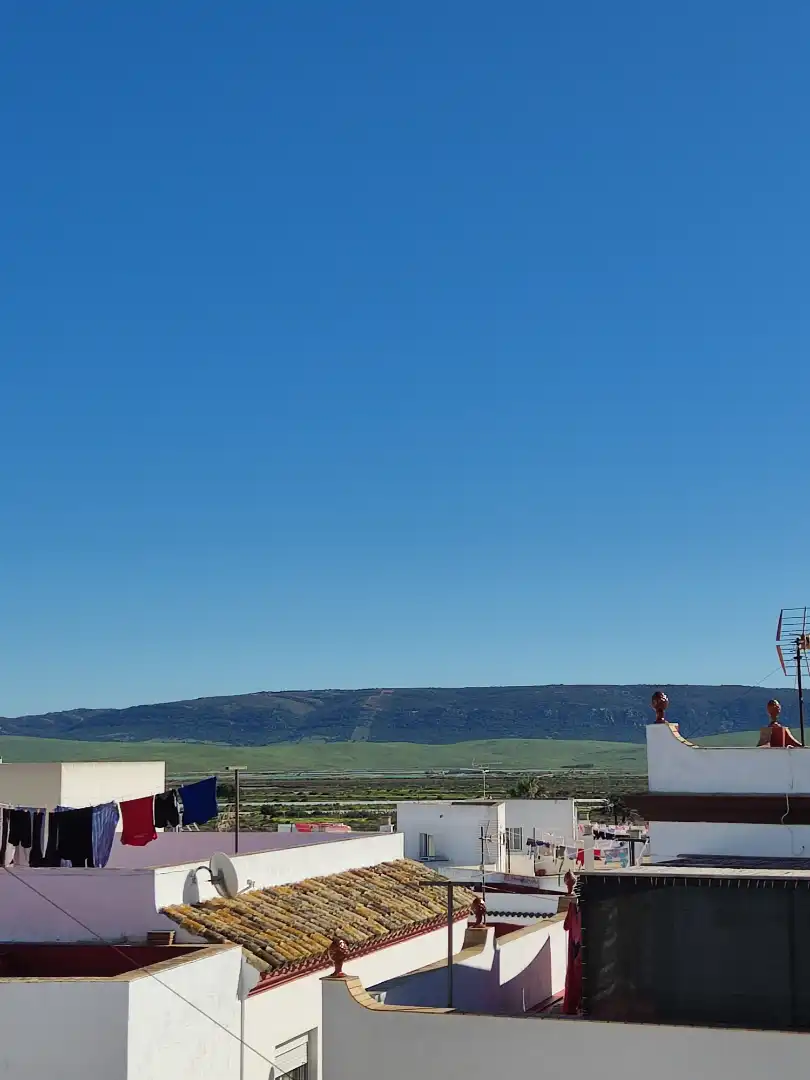 Außenansicht von Einfamilien-Reihenhaus zum Verkauf in Barbate mit Klimaanlage, Heizung und Terrasse
