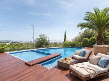 Detached house with balcony for sale in Ciutat Diagonal