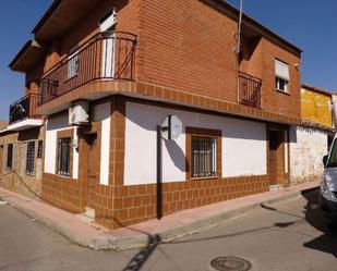 Vista exterior de Casa adosada en venda en Porzuna