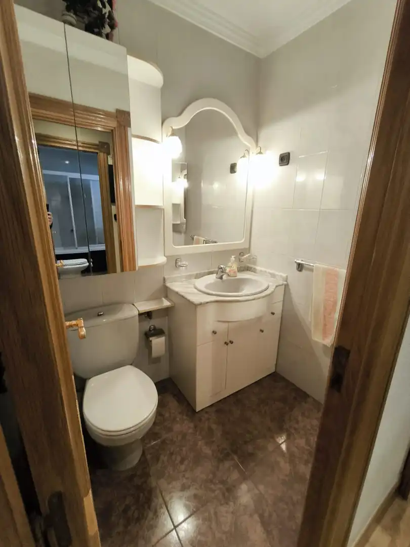 Baño de Piso en venta en Barakaldo  con Calefacción, Jardín privado y Amueblado