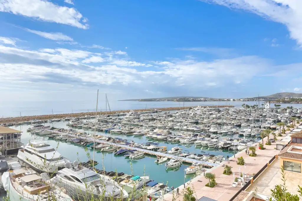 Vista exterior de Apartamento en venta en Calvià con Aire acondicionado, Jardín privado y Terraza