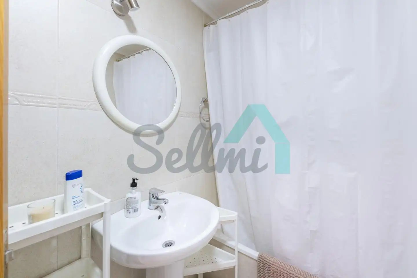 Bathroom of Flat for rent in Oviedo   with Heating, Parquet flooring and Furnished