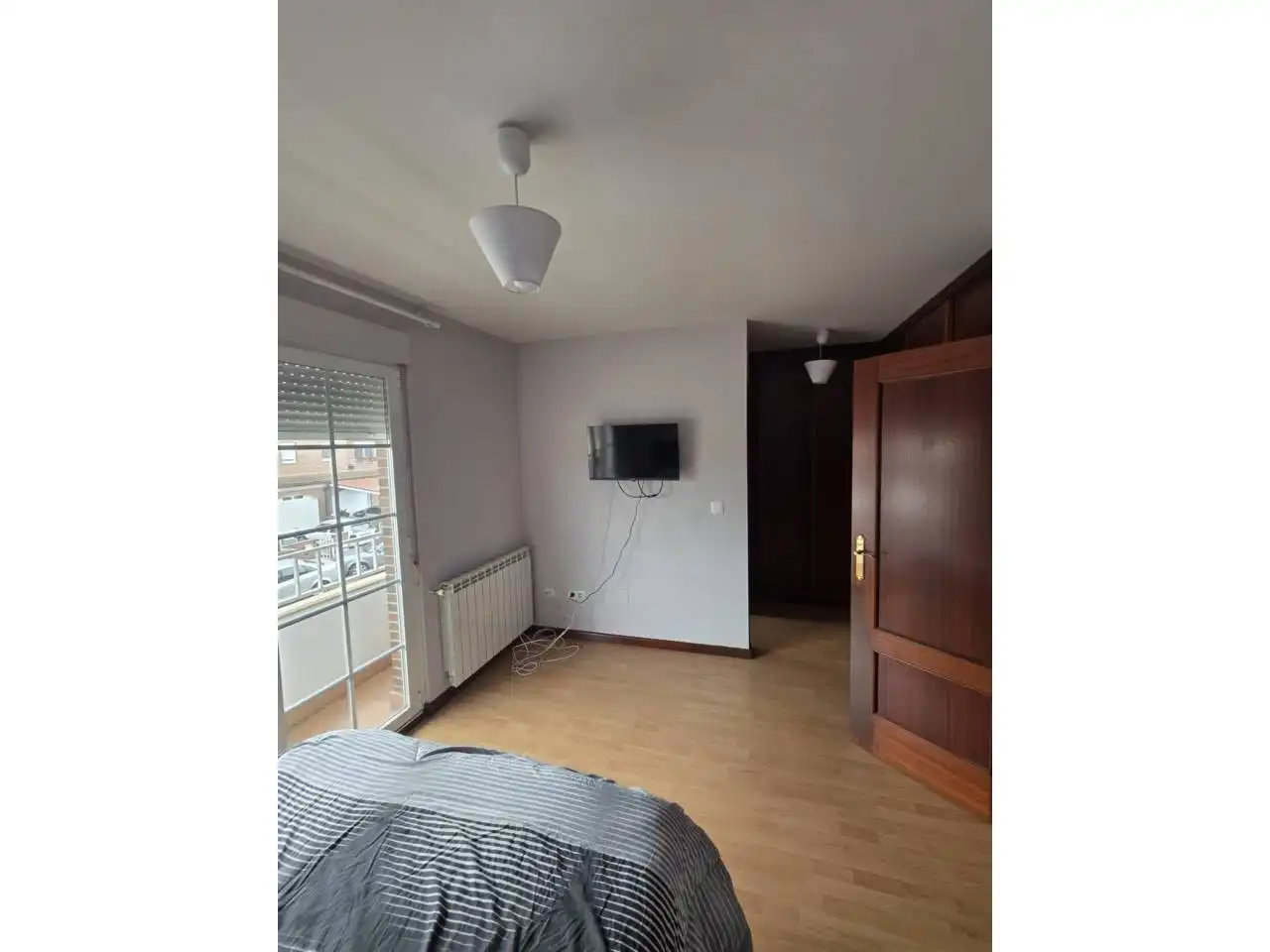 Dormitori de Casa adosada en venda en Chozas de Abajo amb Calefacció, Jardí privat i Parquet