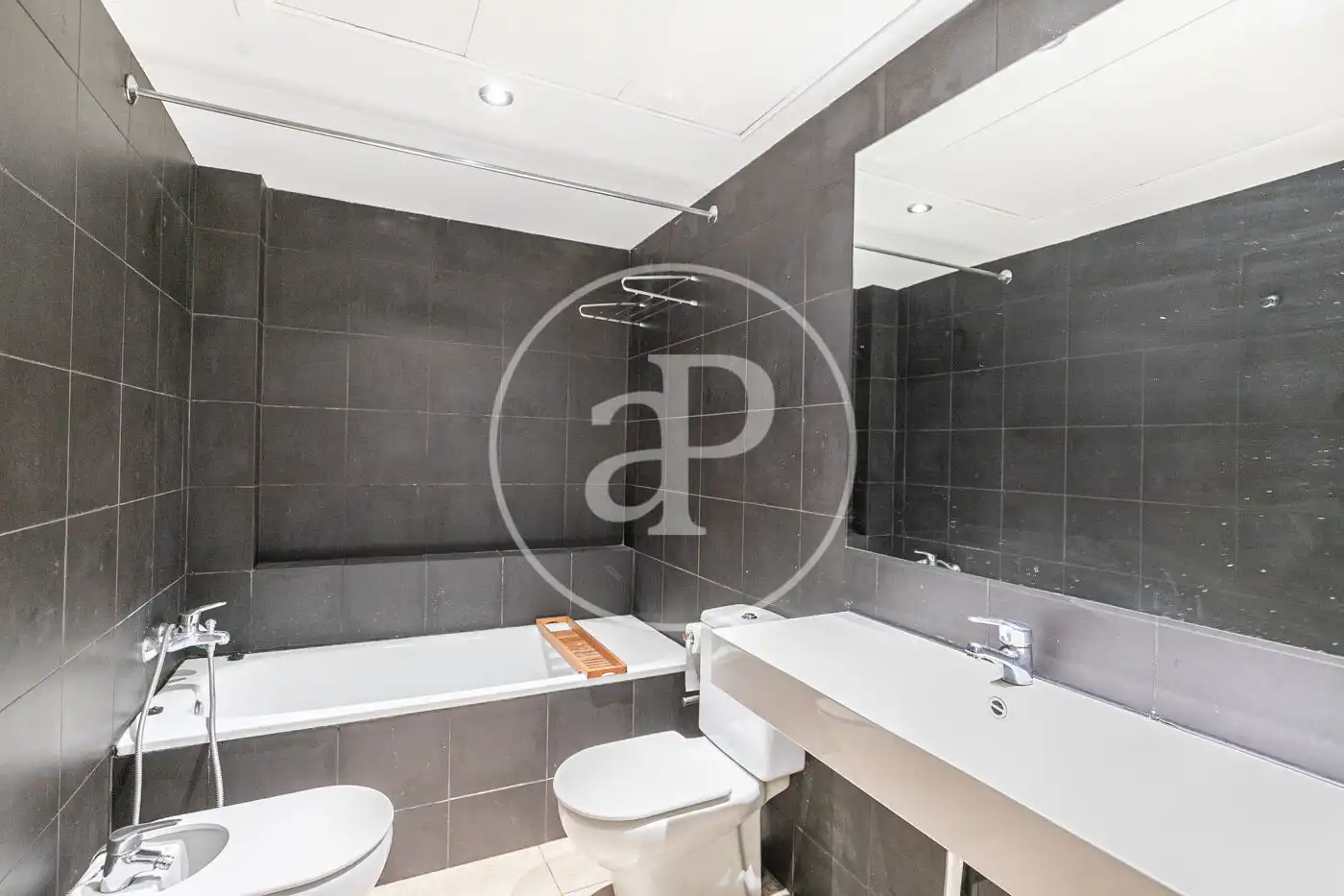 Baño de Piso en venta en Barcelona con Aire acondicionado, Calefacción y Terraza