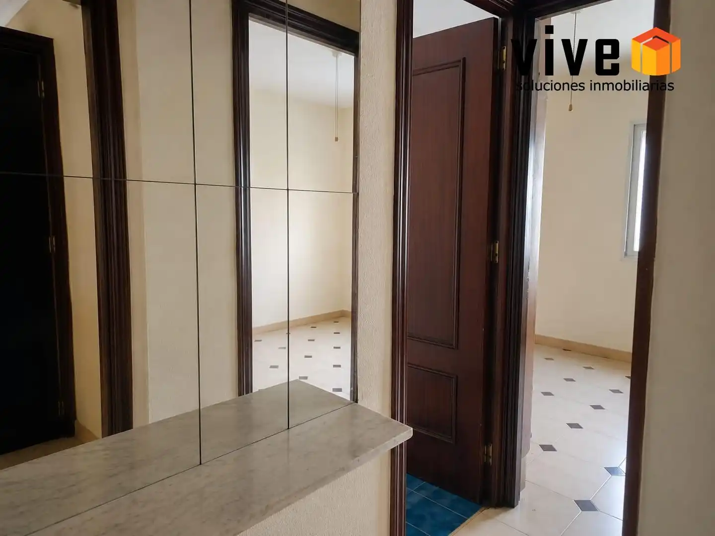 Flat for sale in Sevilla  with Air Conditioner, Terrace and Furnished