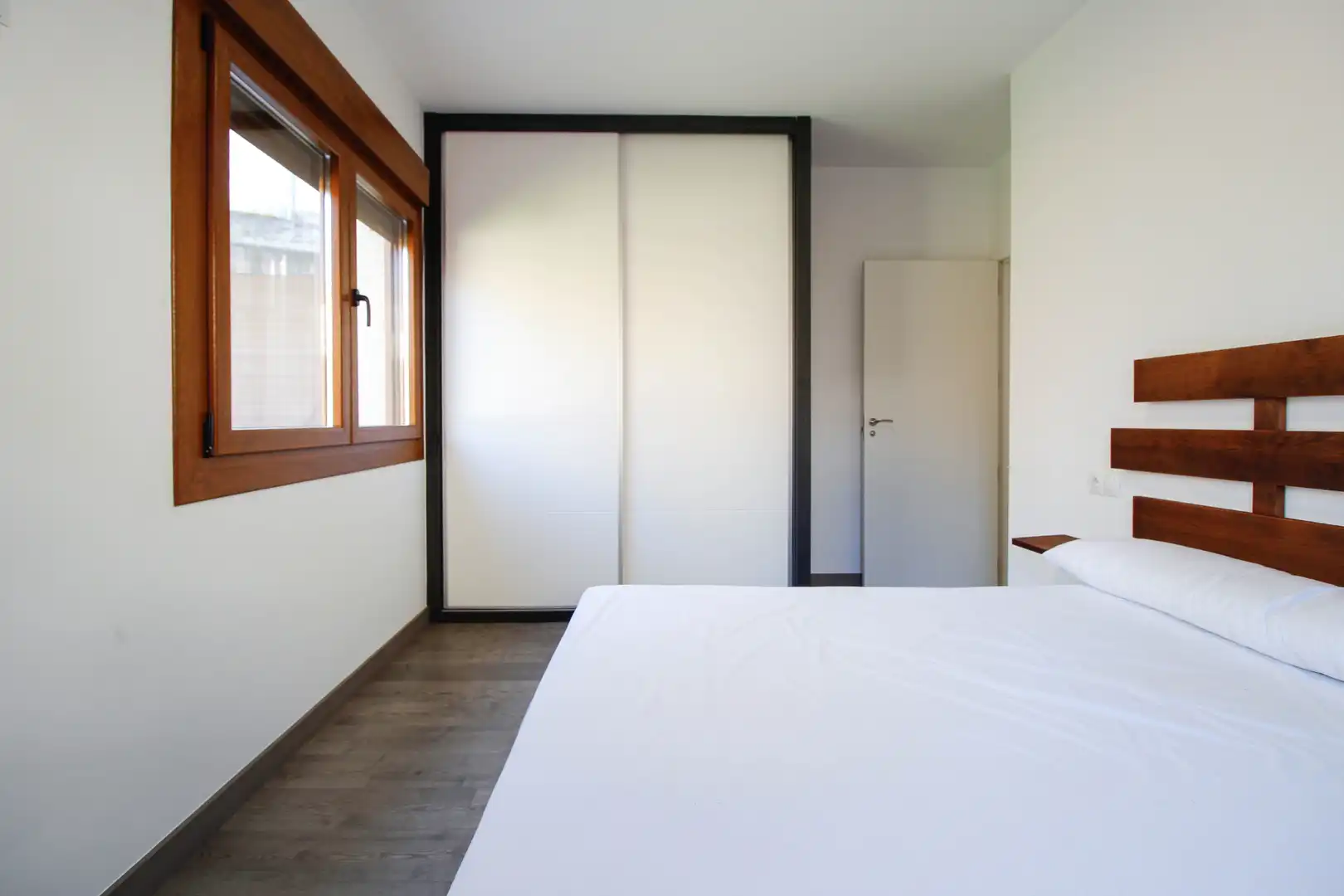 Casa pareada con jardín en venta en Avenida Pablo VI 1, imagen 5