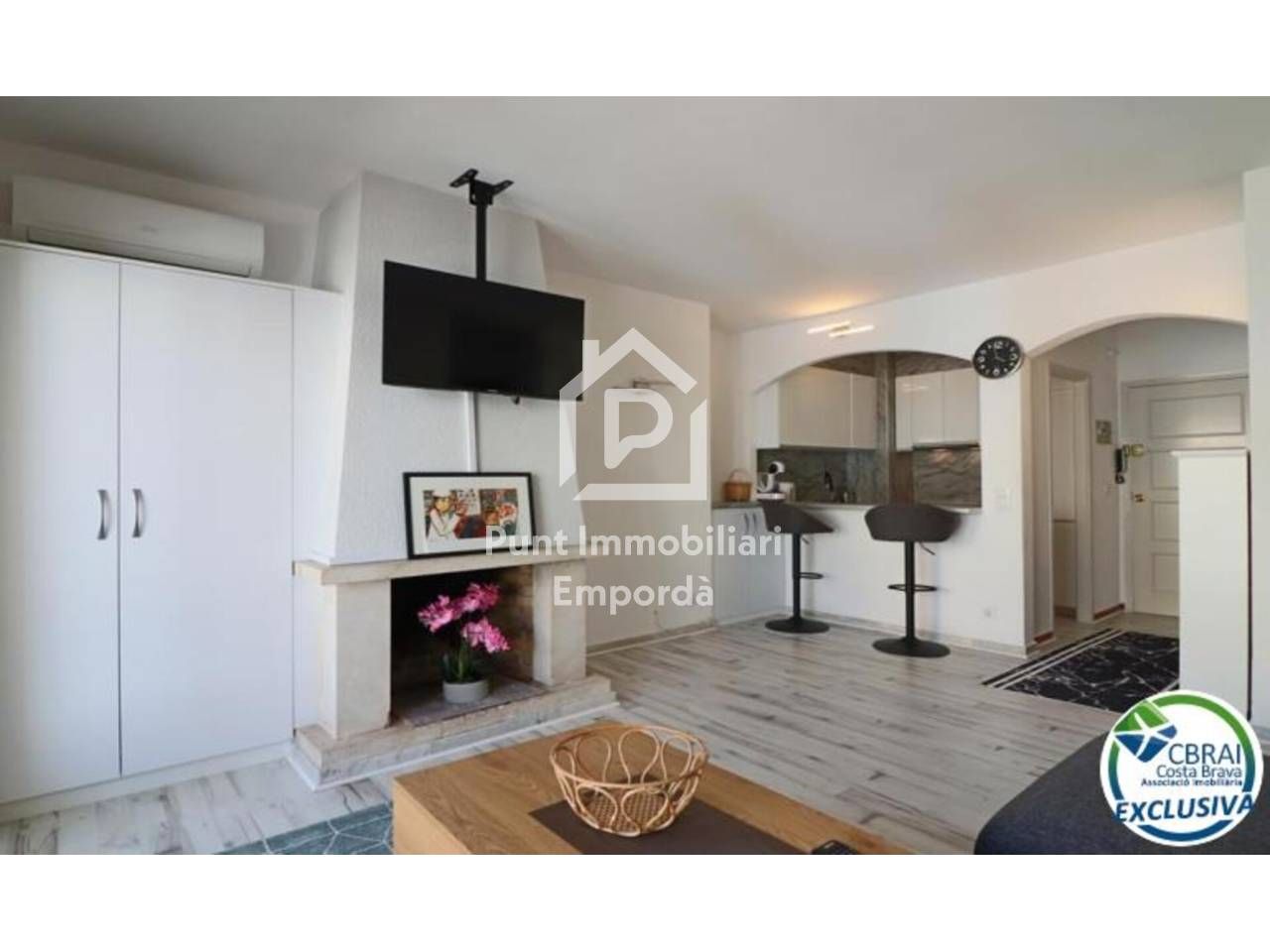 Sala d'estar de Apartament en venda en Empuriabrava amb Aire condicionat, Calefacció i Moblat