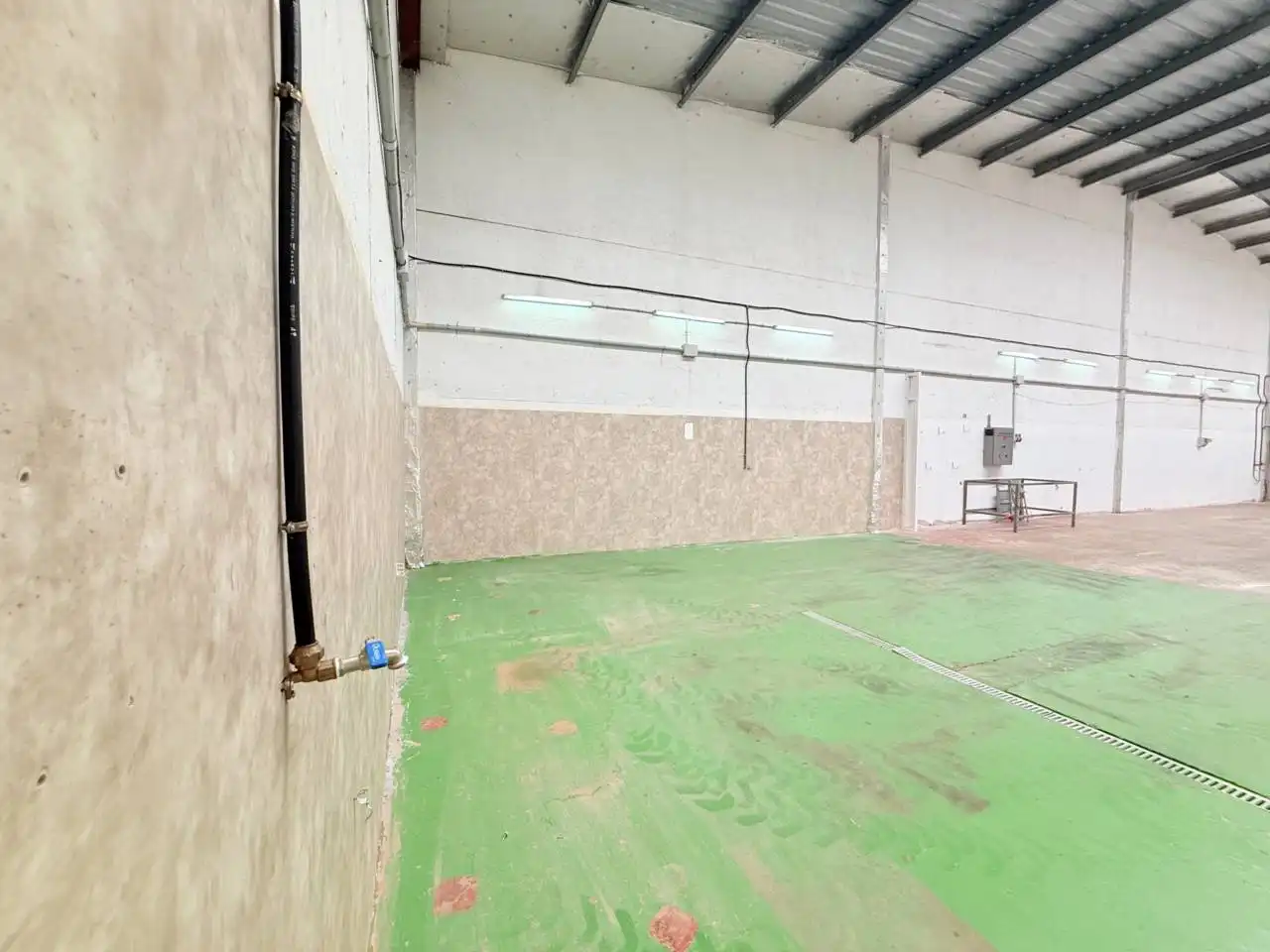 Nave industrial de alquiler en Riells i Viabrea