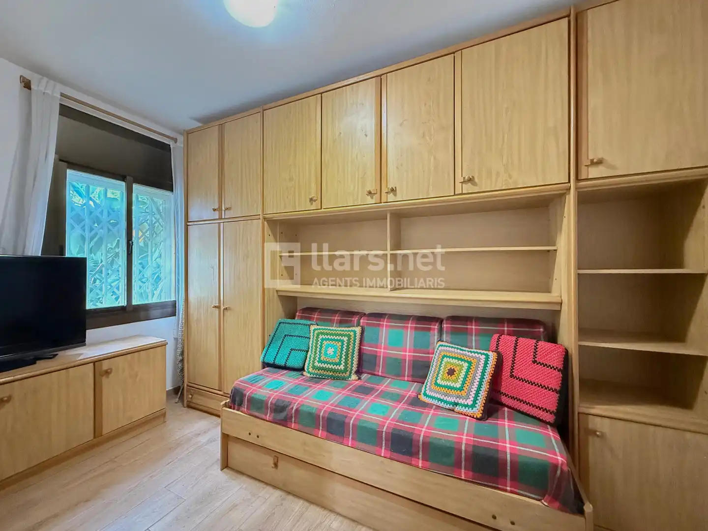 Schlafzimmer von Einfamilien-Reihenhaus zum Verkauf in Cubelles mit Klimaanlage, Heizung und Privatgarten
