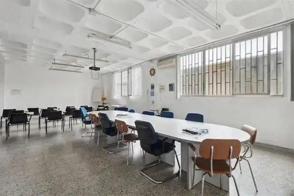 Nave industrial en venta en L'Hospitalet de Llobregat con Calefacción y Alarma
