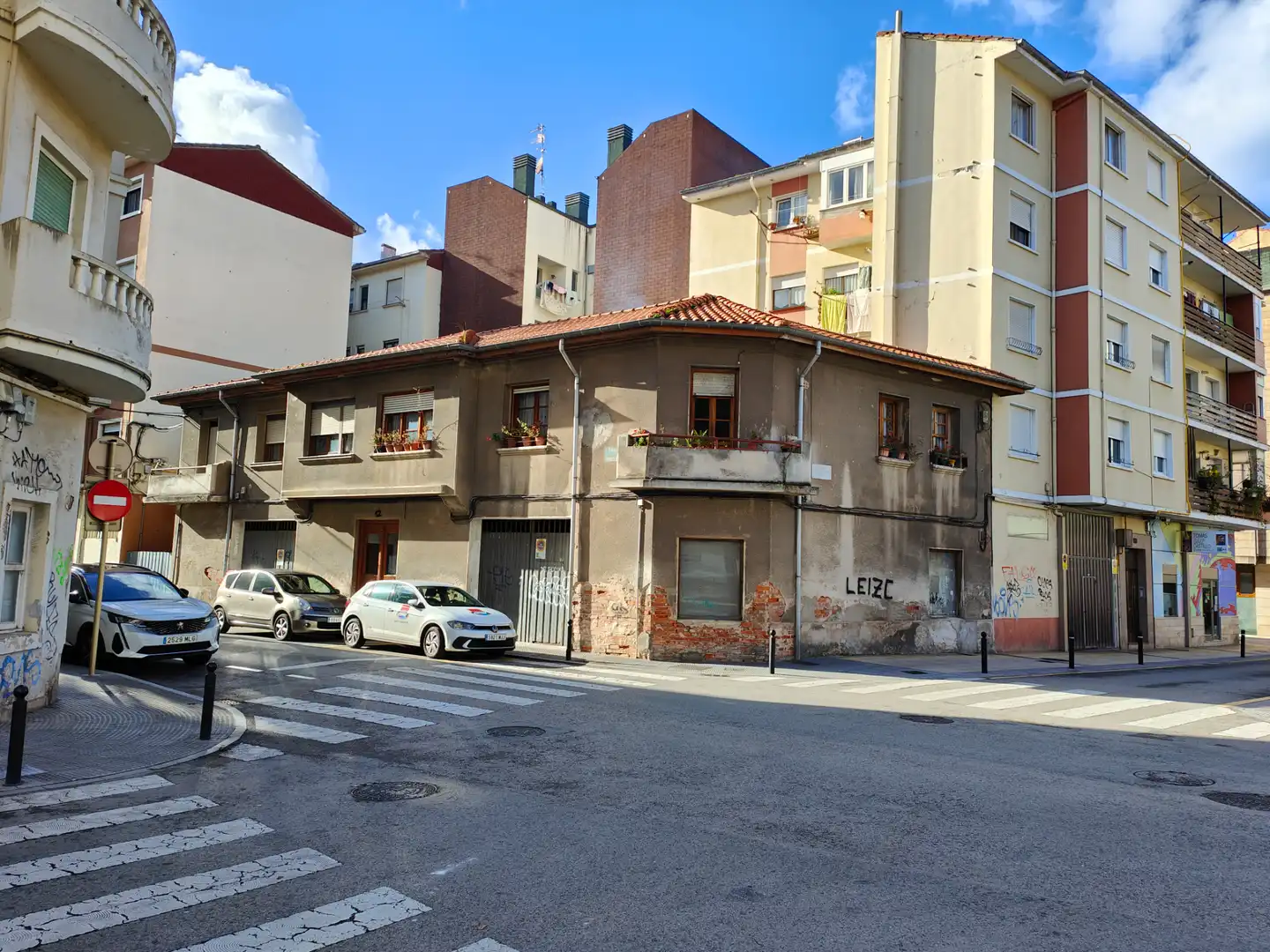 Vista exterior de Edifici en venda en Torrelavega 