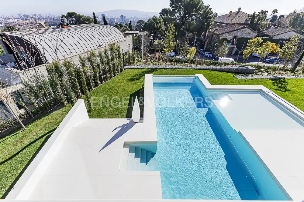 Piscina de Casa o chalet en venta en Barcelona con Aire acondicionado, Calefacción y Jardín privado
