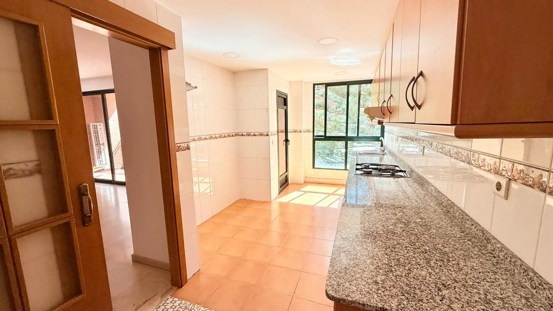 Cuina de Pis de lloguer en  Valencia Capital amb Aire condicionat, Traster i Balcó