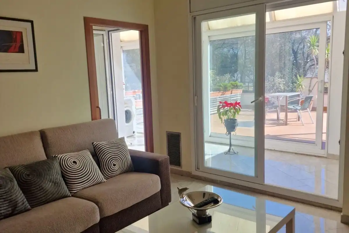 Sala de estar de Apartamento de alquiler en Girona con Aire acondicionado, Calefacción y Terraza