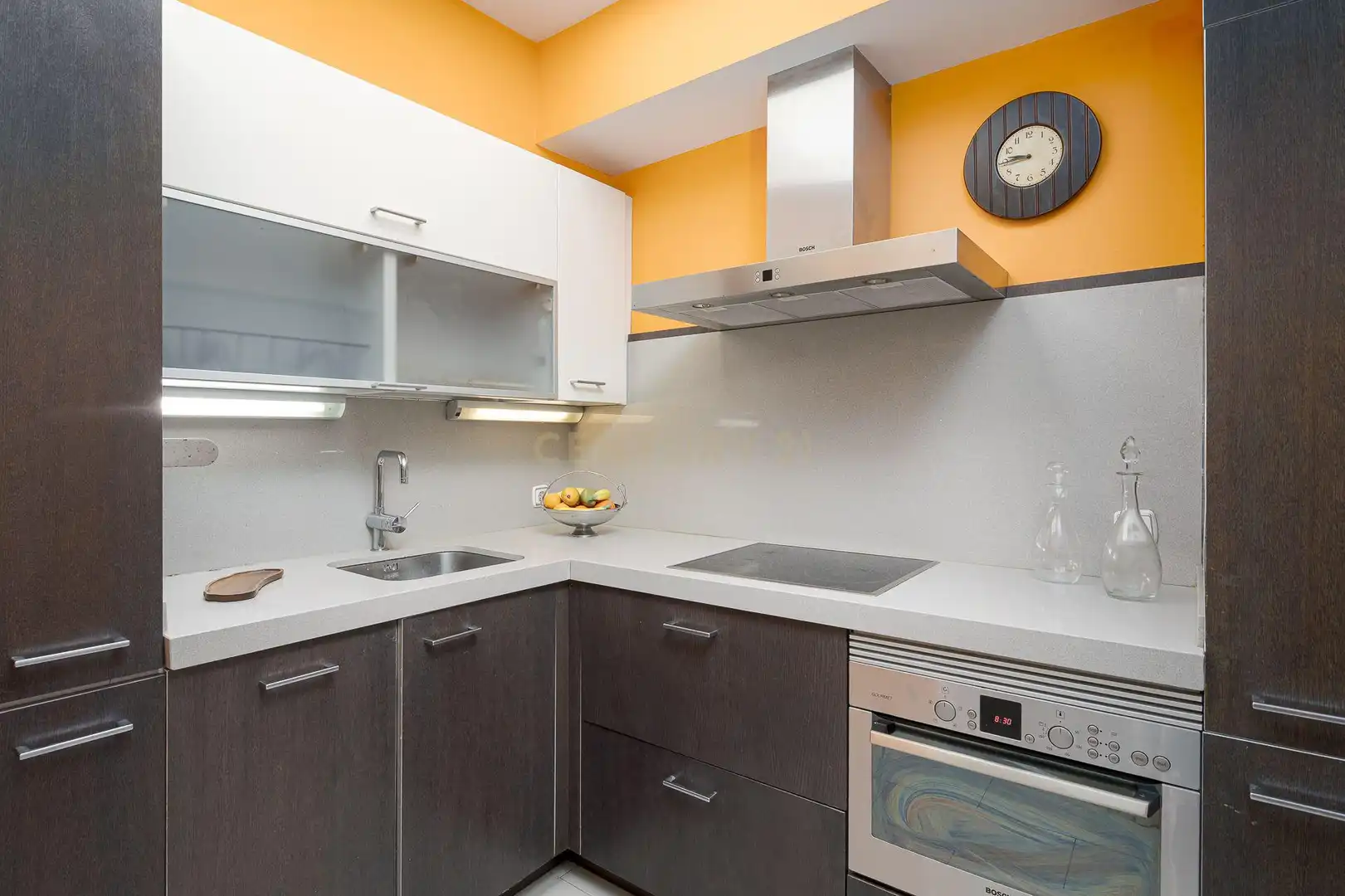 Cuina de Apartament en venda en Donostia - San Sebastián  amb Forn, Rentadora i Microones