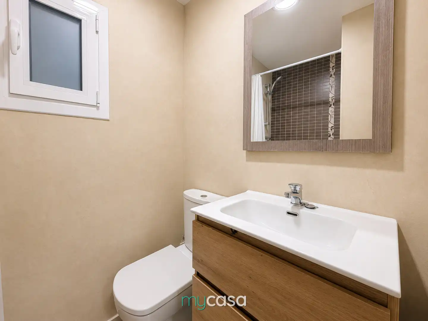 Bathroom of Flat for sale in Badalona  with Air Conditioner, Heating and Parquet flooring