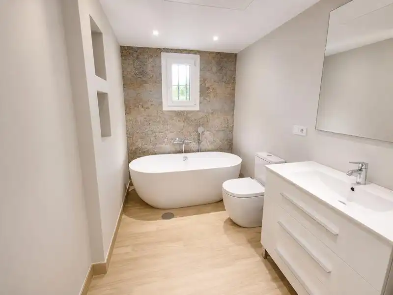 Bathroom of Flat for sale in Estepona  with Air Conditioner, Heating and Private garden