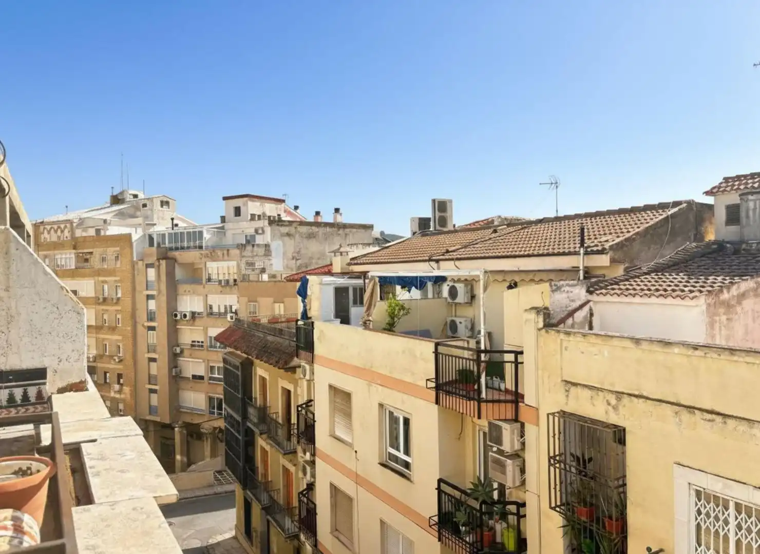 Vista exterior de Àtic en venda en Jaén amb Terrassa