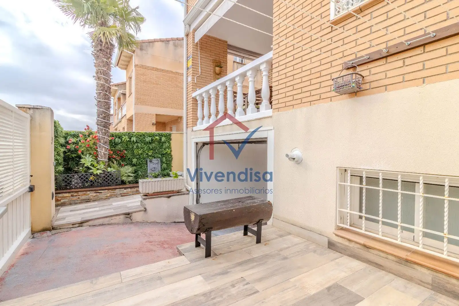 Vista exterior de Casa adosada en venta en Cabanillas del Campo con Terraza y Piscina