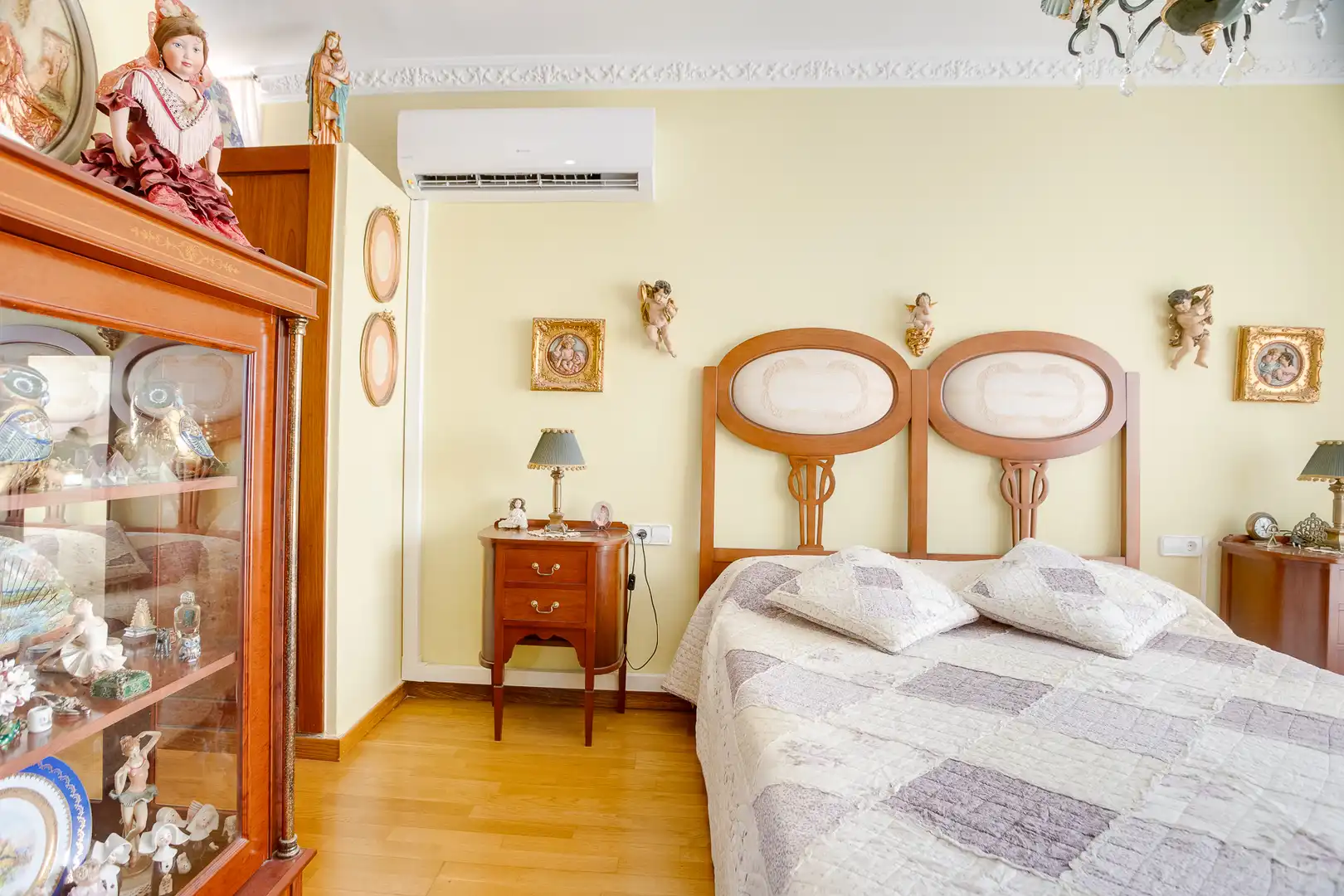 Schlafzimmer von Einfamilien-Reihenhaus zum Verkauf in Premià de Dalt mit Klimaanlage, Heizung und Privatgarten