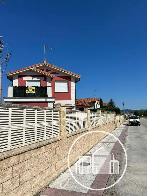 Vista exterior de Casa o chalet en venta en Villarcayo de Merindad de Castilla la Vieja con Calefacción, Jardín privado y Terraza