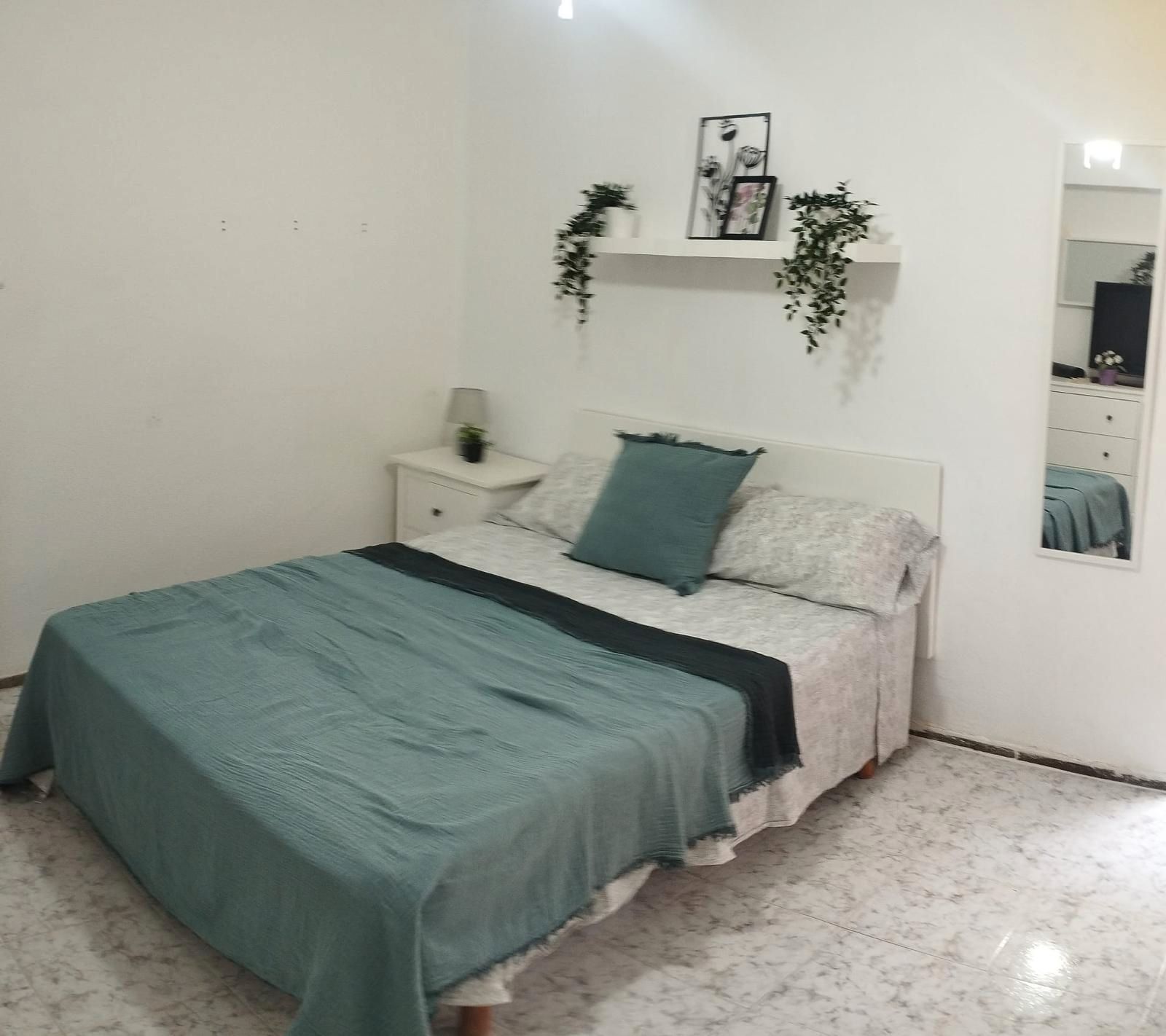 Bedroom of Flat for share in Sagunto / Sagunt  with Furnished, Oven and Washing machine