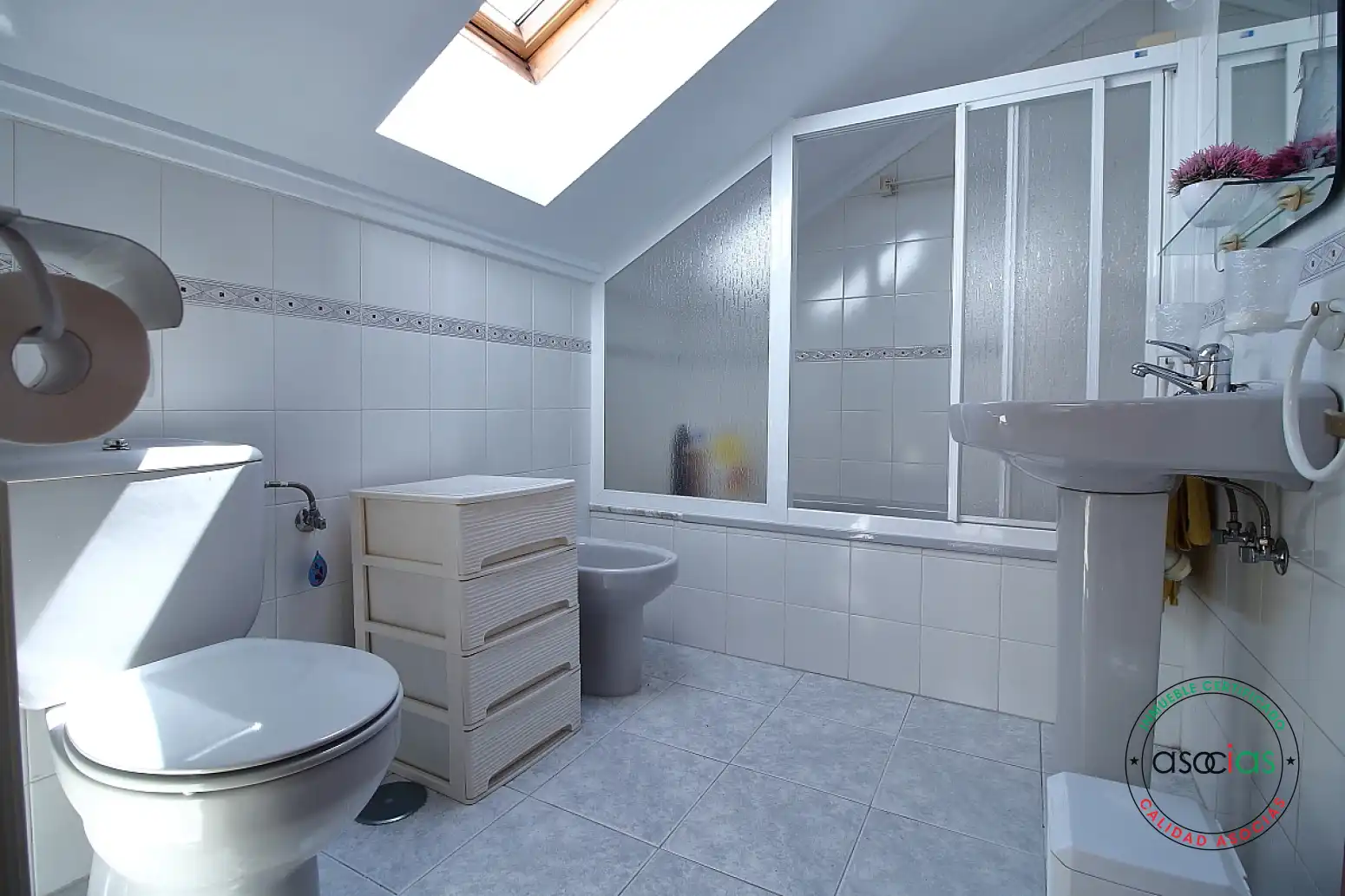Bathroom of Flat for sale in Gijón   with Heating, Parquet flooring and Storage room