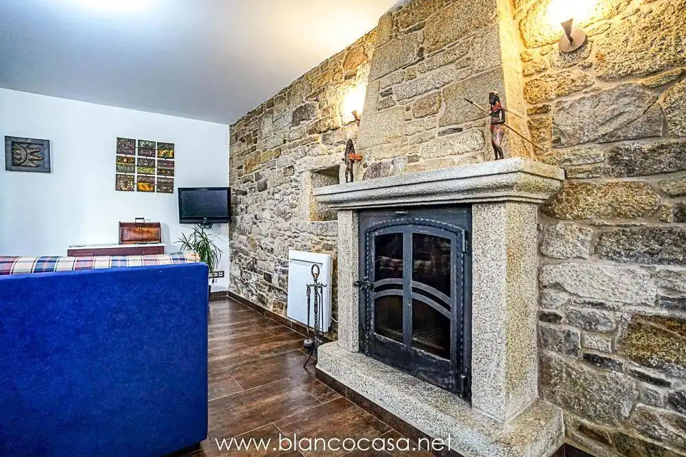 Sala de estar de Casa o chalet en venta en Vimianzo con Calefacción, Trastero y Amueblado
