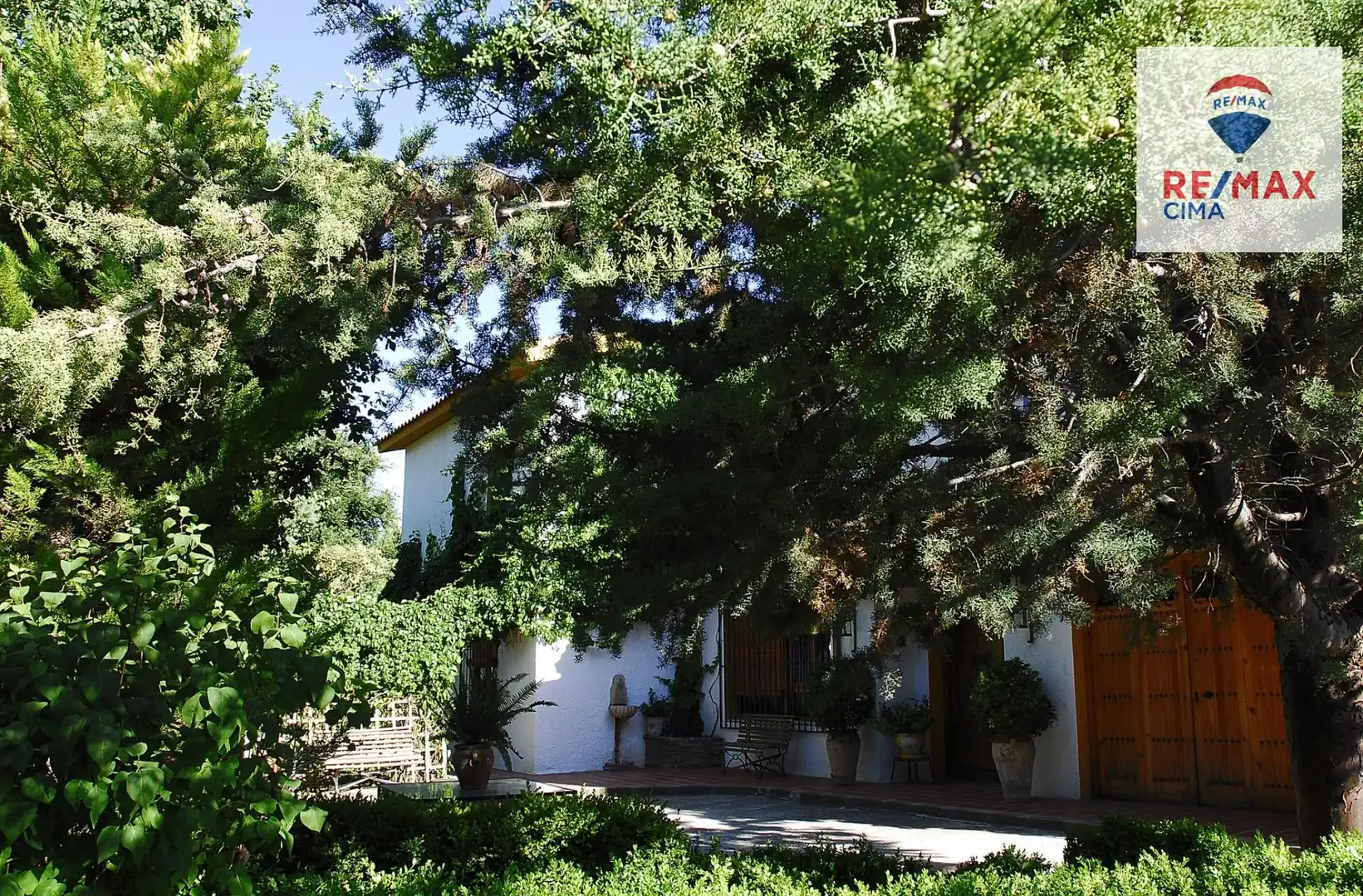 Jardí de Casa o xalet en venda en Baza amb Aire condicionat, Calefacció i Jardí privat