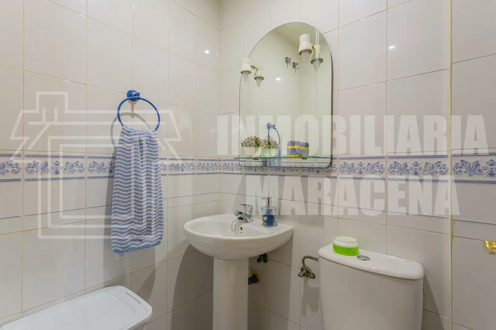 Bathroom of Houses for sale in Granada  with Air Conditioner, Heating and Parquet flooring