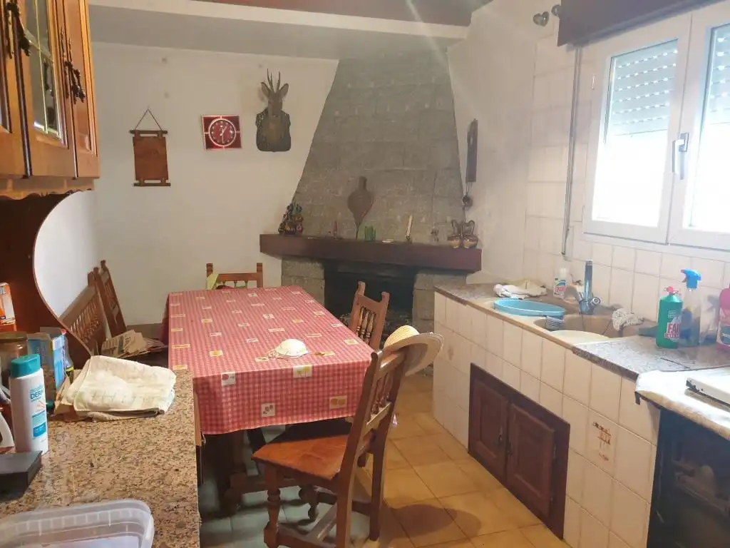 Cuina de Casa o xalet en venda en Parada de Sil amb Calefacció, Parquet i Terrassa